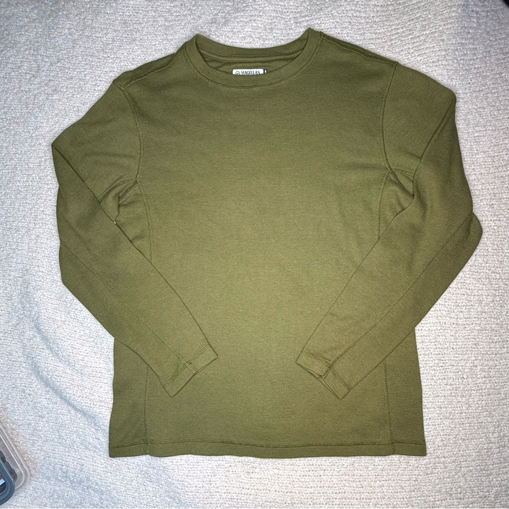 Magellan Outdoors Classic Fit Men's Crewneck Olive Long Sleeve Top sz medium